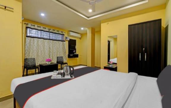 H K Residency Near Kalakshetra Hotel กูวาฮาติ ภายนอก รูปภาพ
