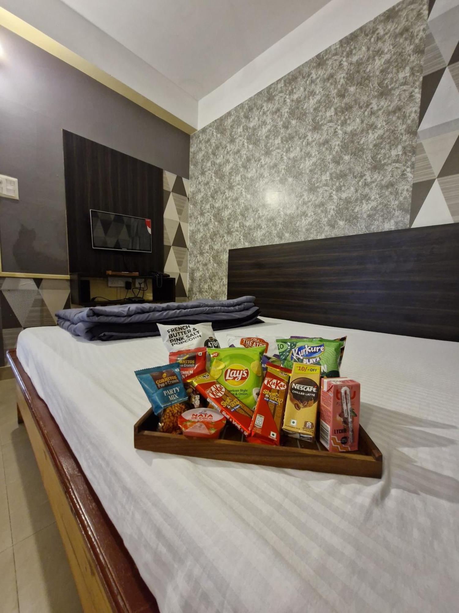 H K Residency Near Kalakshetra Hotel กูวาฮาติ ภายนอก รูปภาพ