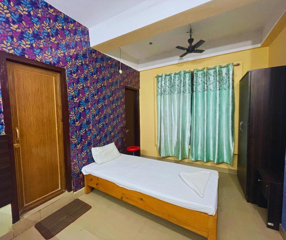H K Residency Near Kalakshetra Hotel กูวาฮาติ ภายนอก รูปภาพ